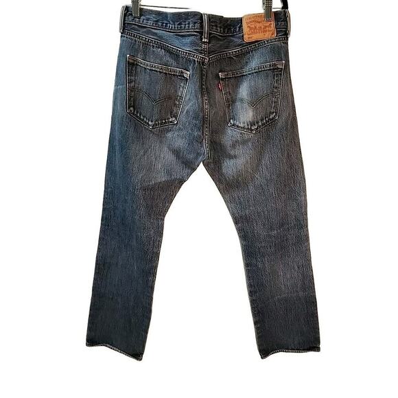Levis 501 Jeans Mens 34x32 Blue Medium Wash Straight Leg Button Fly Modern - Picture 4 of 6